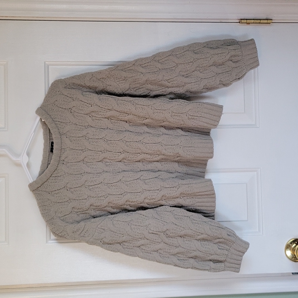 Moon & Madison, soft moss green cropped sweater ,size small